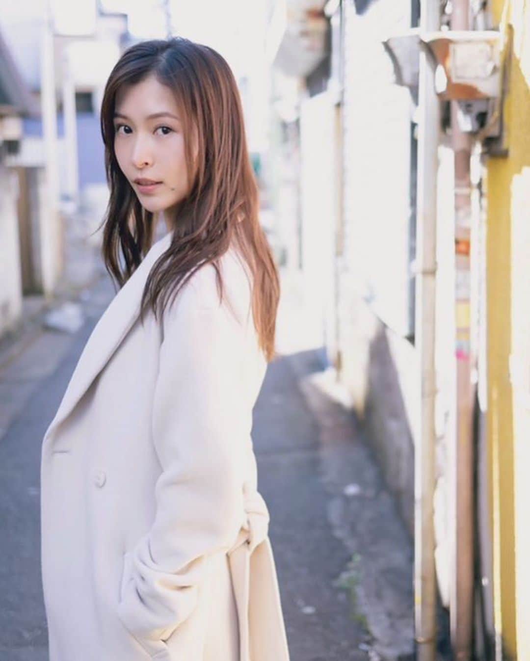 和久井雅子のインスタグラム：「かなり先になるとは思いますが、いつか皆で集まって、まったりご飯を食べる会、みたいなものができたらいいなぁ☺️とふと思いました𓂃 𓈒𓏸𑁍  #instagravure #model #photo #portrait #Japanesegirl #グラビアアイドル #gravure #インスタグラビア #love #style #tokyo #グラビアモデル #selfie #和久井雅子 #wakuimasako」