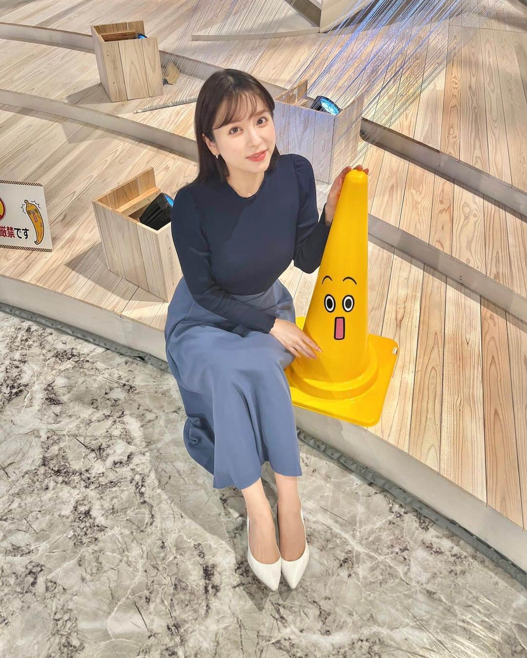 角谷暁子さんのインスタグラム写真 - (角谷暁子Instagram)「WBSのスタジオにいる、コーンです⚠️ 明日も夜10時からご覧ください。 #wbs」4月21日 0時20分 - kadoya_akiko