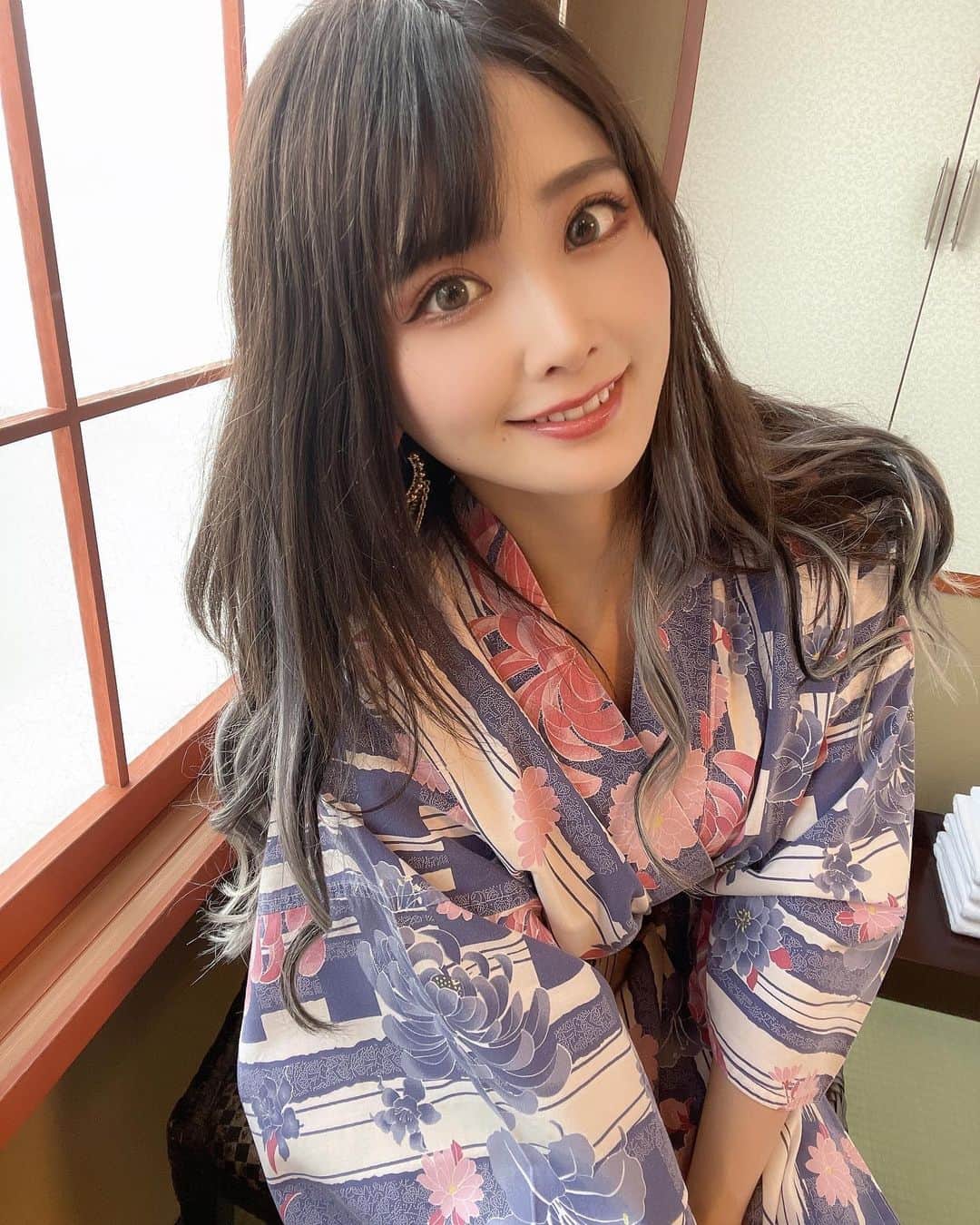赤羽もものインスタグラム：「浴衣どうかな？💕   #浴衣  #温泉  #温泉旅行  #女子旅  #ギャル」