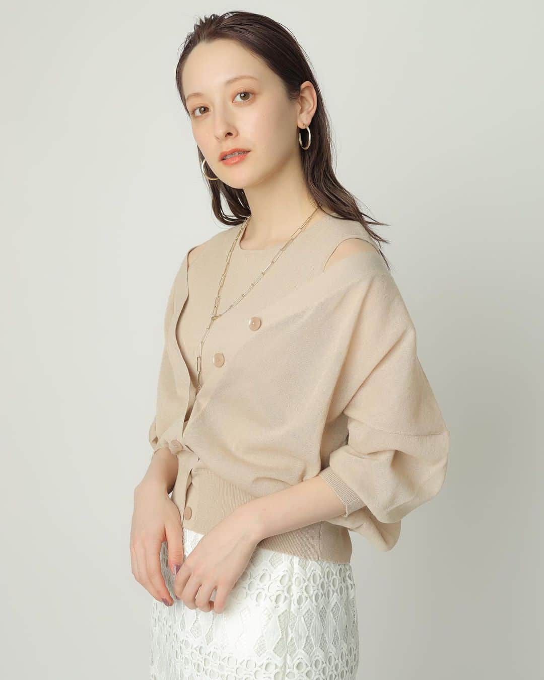 Arpege storyさんのインスタグラム写真 - (Arpege storyInstagram)「⁡ ◆Arpege story Original◆ ⁡ 明日4/21(木)店舗発売スタート🛒❣️ ⁡ ◼️アメスリニットアンサンブル ¥17,600(税込) No.12155870 Col.橙、ベージュ、黒、ロイヤルブルー  ※アミュプラザ博多店のみ4/22(金)店舗入荷となります。  ⁡ 商品詳細はタグをご覧ください！ スワイプしてカラバリをCHECK▶▶▶ ⁡ ⁡ 毎月大好評のArpege story Original👗 完売する前にぜひGETしてみてください！ ⁡ ---------------------------------------------- ⁡ 〜Arpege story Original 〜 トレンドのカラーやディテールをぎゅっと 詰め込んだ数量限定のオリジナルライン ⁡ ---------------------------------------------- ⁡ ▶▶︎▶︎INFORMATION ⁡ ◼️📩メルマガ登録でお得な情報をGET！ 不定期でお得なキャンペーン実施します。 ⁡ ◼️公式オンラインサイトArpege storyで 店舗在庫状況がご確認いただけるようになりました。 さらにネットで完売商品もお店に在庫があれば取り寄せ、 お取り置き可能になりました！(一部店舗のみ) ⁡ ---------------------------------------------- #arpegestory  #arpegestoryoriginal  #アルページュストーリー #オリジナル  #新作アイテム #アンサンブル #アメスリニット #シアーカーデ #ファッションの力を信じよう」4月20日 17時17分 - arpege_story