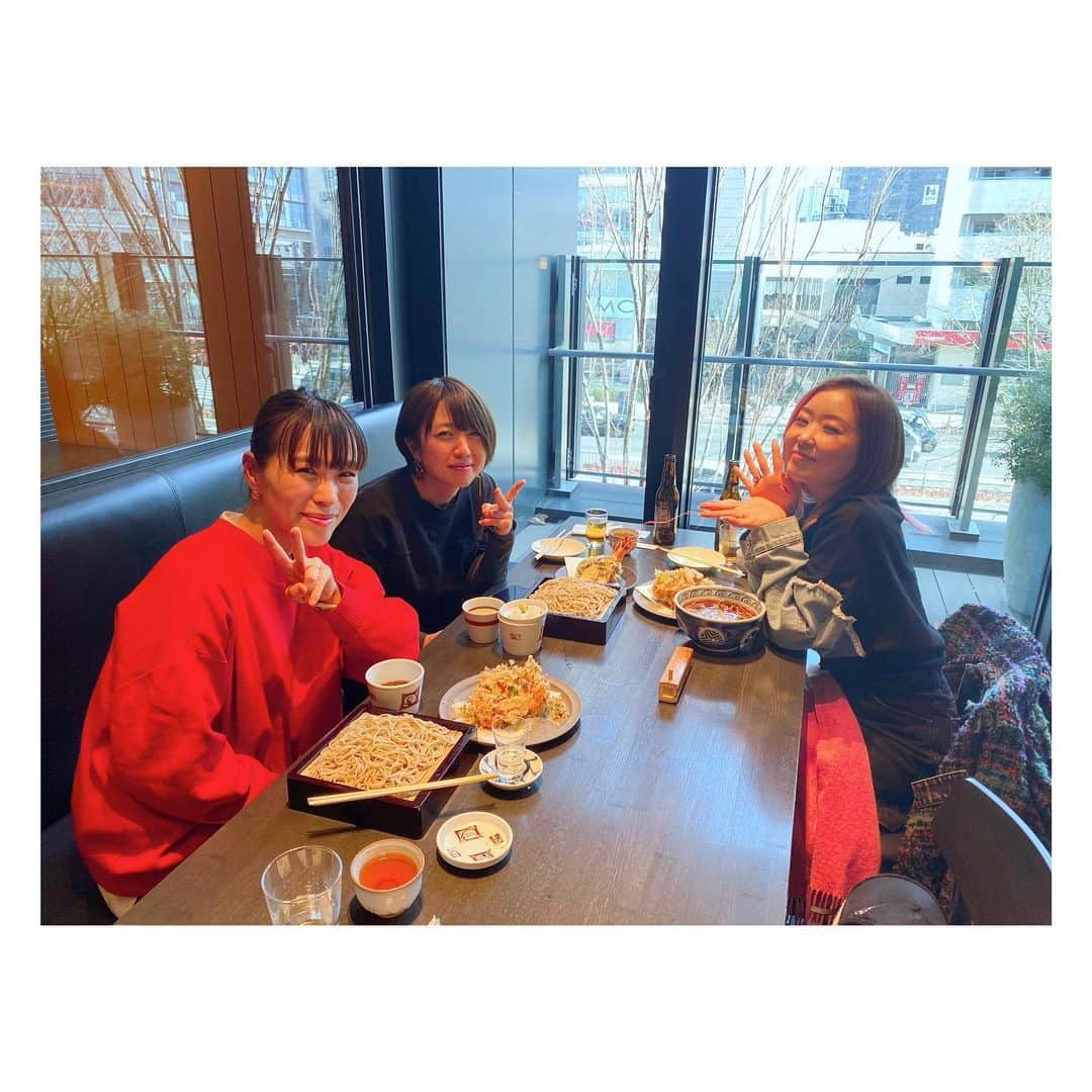 荒牧陽子のインスタグラム：「2022.3.3 久々の女子会 ┈︎┈︎┈︎┈︎┈︎┈︎┈︎┈︎┈︎┈︎┈︎┈︎ 🌸やっと会えたっ ⁡ と、 溜まりに溜まったそれぞれの近況を 放出しまくった1日でした☺️ ⁡ 去年は特に3人とも忙しくて 1回しか会えず😭 今年はまた夏に会えるかなぁ〜 ⁡ あっ MIKAと雅世は 20年来のシンガー仲間です💕 ┈︎┈︎┈︎┈︎┈︎┈︎┈︎┈︎┈︎┈︎┈︎┈ #荒牧陽子 #美馬雅世 #MIKA #女子会」