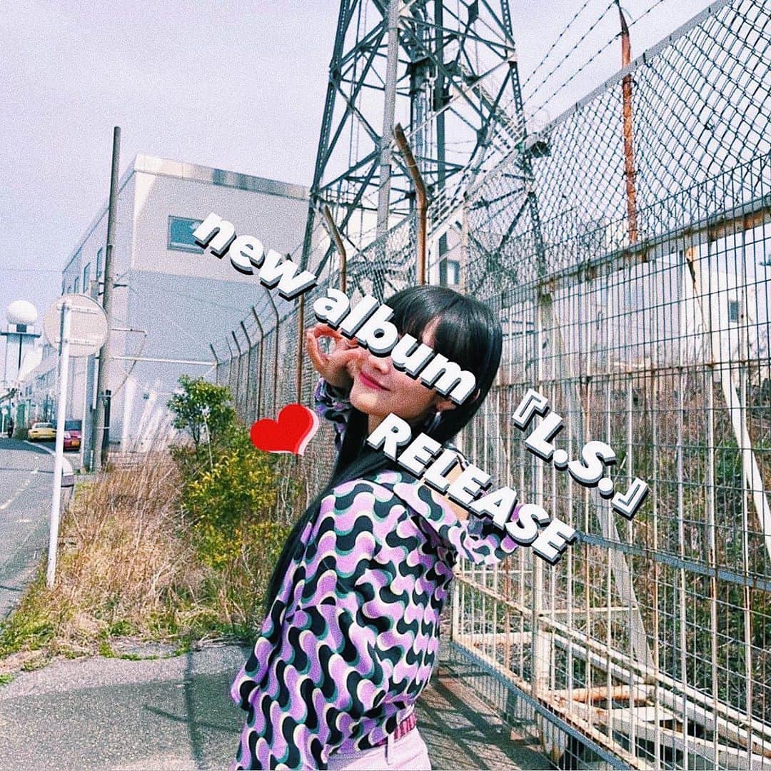 minan (lyrical school)のインスタグラム：「『L.S.』2022.04.20.RELEASE❤️  1. –R.S.- music/arrange：ALI-KICK @ali_kick   2. L.S. lyrics/music/arrange：ALI-KICK, 大久保潤也(アナ) @junya_okubo  3. Bounce lyrics/music/arrange：Lil’Yukichi @lilyukichi.mp3  4. Pakara! lyrics：valknee @valknee music：バイレファンキかけ子、valknee  arrange：バイレファンキかけ子 @satononono   5. ユメミテル lyrics：ZEN-LA-ROCK @zenlarock music：MURO @dj_muro, grooveman Spot @groovemanspot, KASHIF @kashif_guitar_official, ZEN-LA-ROCK arrange：MURO, grooveman Spot, KASHIF  6. LALALA lyrics/music/arrange：PES @pepes_jp   7. バス停で lyrics：Rachel(chelmico) @ohayoumadayarou music：Ryo Takahashi @aaairyo , Rachel(chelmico) arrange：Ryo Takahashi  8.The Light lyrics：Lil’Leise But Gold @lilleisebutgold  music：KM @kmmusic_official , Lil’ Leise But Gold  arrange：KM  9. Find me! lyrics：valknee  music：Lil Soft Tennis @lil_soft_tennis, valknee  arrange：Lil Soft Tennis  10. Wings lyrics：BBY NABE @bbynabe  music：R.I.K. @_raiku721_ , BBY NABE  arrange：R.I.K.  11. NIGHT FLIGHT lyrics：マツザカタクミ @mtz.tkm  music：高橋コースケ(TIENOWA WORKS) arrange：高橋コースケ(TIENOWA WORKS)  12. LAST SCENE lyrics：大久保潤也(アナ)  music：上田修平 @shuheiueda  arrange：上田修平  yuu.minan.hime.hinako.risanoの5人ラストのアルバムです！制作してくださった皆様から受け取った愛、リリスクからみんなに届きますように 🤍」