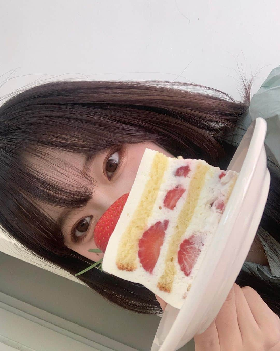 ウィ・ソンヒさんのインスタグラム写真 - (ウィ・ソンヒInstagram)「🍰🍓  어제 경락 받구 셀카 왕창 찍었다..❤️ 관리 받구 오면 사진 잘 나와서 기분 조아   #김해경락 #김해피부관리 @_loveshun」4月20日 18時17分 - _seong_hee