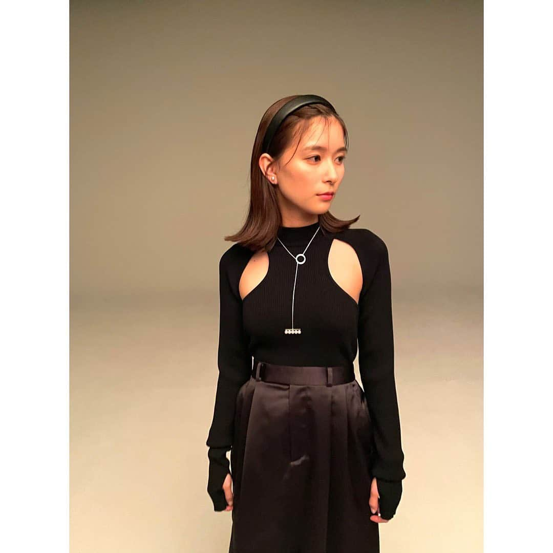 芳根京子さんのインスタグラム写真 - (芳根京子Instagram)「🖤🖤🖤  #anan #発売中です  #俺の可愛いはもうすぐ消費期限⁉︎ #俺かわ  #どちらがお好き？ #🧡🖤」4月20日 18時24分 - yoshinekyoko