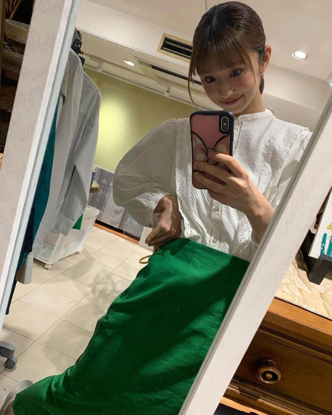 小倉優子さんのインスタグラム写真 - (小倉優子Instagram)「アピールちゃんのテストでした❗️❗️ 今日の衣装です🌟  ブラウス / @ungrid_official スカート / @la_boutique_bonbon_official  Today, I ate four rice balls.  I can't stop my appetite because I've been studying lately. Why do I get hungry when I study?」4月20日 18時43分 - ogura_yuko_0826