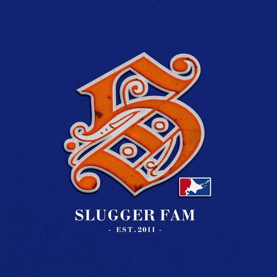 MARTONのインスタグラム：「この度2017年より休止していた[ SLUGGER FAM ]を再始動致します。  僕達は2011年にスタートし北海道/札幌でKRUMP FAMとしてクランプの世界、そしてダンスの世界で戦い活動してきました。  ですが2017年よりリーダーMARTON( Slugger )の怪我から本格的なチーム活動を休止状態にありました。  その後一旦それぞれが個々の活動に重きを置き専念する上にも、水面下では変わらず僕達は一緒に時間を共にしジャンルを超えて切磋琢磨してきました。  2022年。結果　“家族”として、”仲間”としてKRUMP FAMでなくても、これからも我々は「SLUGGER FAM」である事は変わり無いと考え、また新たに何かを再スタートするのでは無く、我々の原点であるFAM(FAMILY)として再活動をする事に致しました。  全員がそれぞれに強みや特徴、ライフスタイル、バックボーンがあり、 Dance / Art / Design / Beat make / Styling / Caligraphy / DJ / Street Knowledge 等々…  約10年間ストリート業界で走ってきた事を生かし、以前までと変わらずこれから皆で何か面白い事をマイペースに発信していけたらと思っております。  これまで2011年結成当初より、[SLUGGER FAM]を叱咤激励してくださった沢山の先輩方・ Fe.dance studio・後輩・同年代の仲間達がいました。 これまでとスタンスは変わりますが、改めて今までの感謝とご挨拶とさせて頂きます。  これからの活動に関しましては随時させて頂く予定ですので、合わせてスタートする[ Slugger fam ]のインスタアカウント( @sluggerfam)  もチェックしてもらえるとありがたいです。  長文駄文お付き合い頂きありがとうございました。  これからも宜しくお願いします！  SLUGGER FAM 一同」