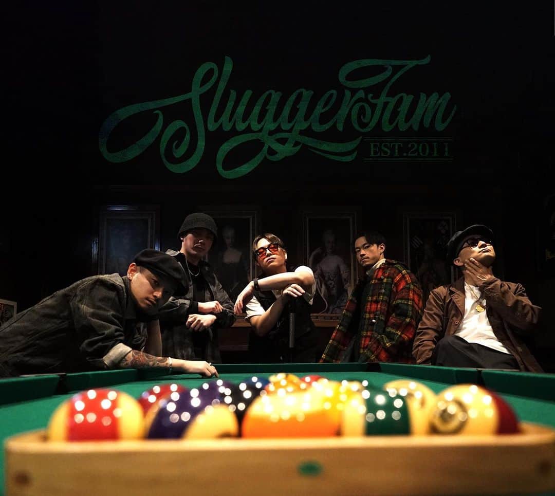 MARTONのインスタグラム：「SLUGGER FAM 再始動 REBOOT | @sluggerfam  ————————————————— ■Starring : Slugger fam ( @sluggerfam ) ■Directer : MARTON( @marton011 ) ■Styling / Styling Director : Shota Hashimoto( @__spiceupyourlife ) ■Photoshoot : Touch& ( @tatsuya.n011 ) ■Location : borderless world( @borderless_world.hiragishi ) ■Graphic : MARTON( @marton011 ) —————————————————」