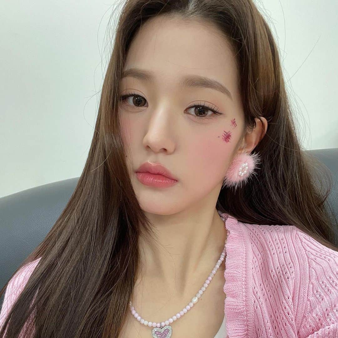 チャン・ウォニョンさんのインスタグラム写真 - (チャン・ウォニョンInstagram)「a barbie doll 🤍🤍  #IVE #JANGWONYOUNG #WONYOUNG #LOVEDIVE #아이브 #장원영 #원영」4月20日 20時30分 - wonyoung__ive