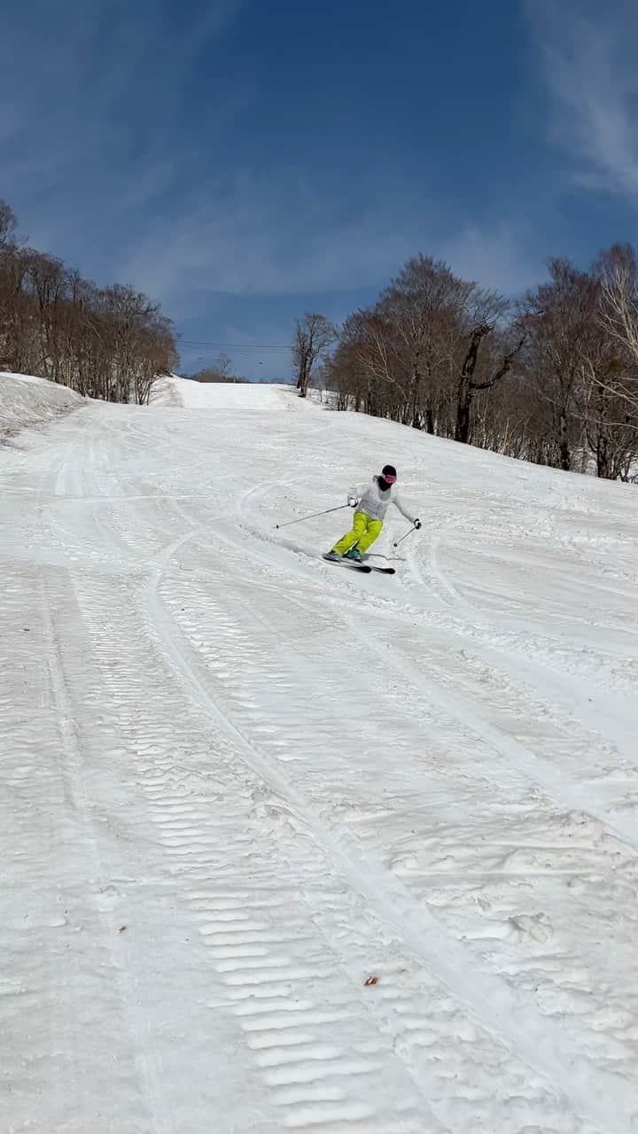 近藤祥子のインスタグラム：「⛷ 遠くの方から 滑ってくる…わたし⛷ . . #スキー #春スキー #たんばらスキーパーク #ski #skiing #スキー女子 #skigirl #tanbara」