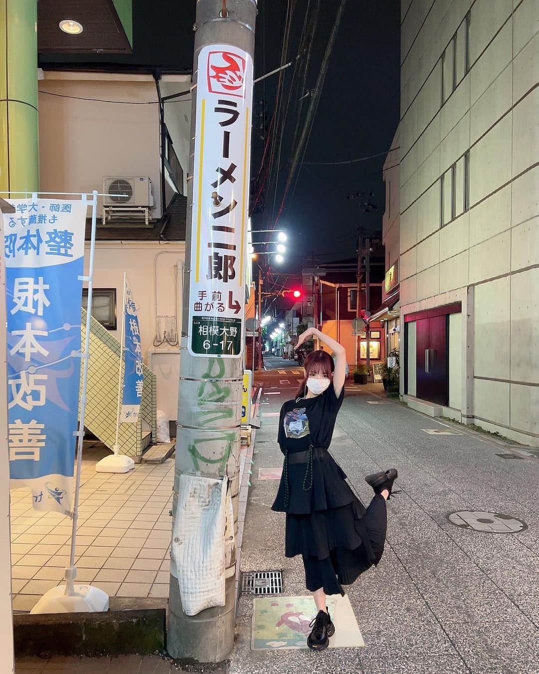 のインスタグラム：「スモジのSのポーズ  を作りたかったんだけど気付く事なく ずっと反転してました...」