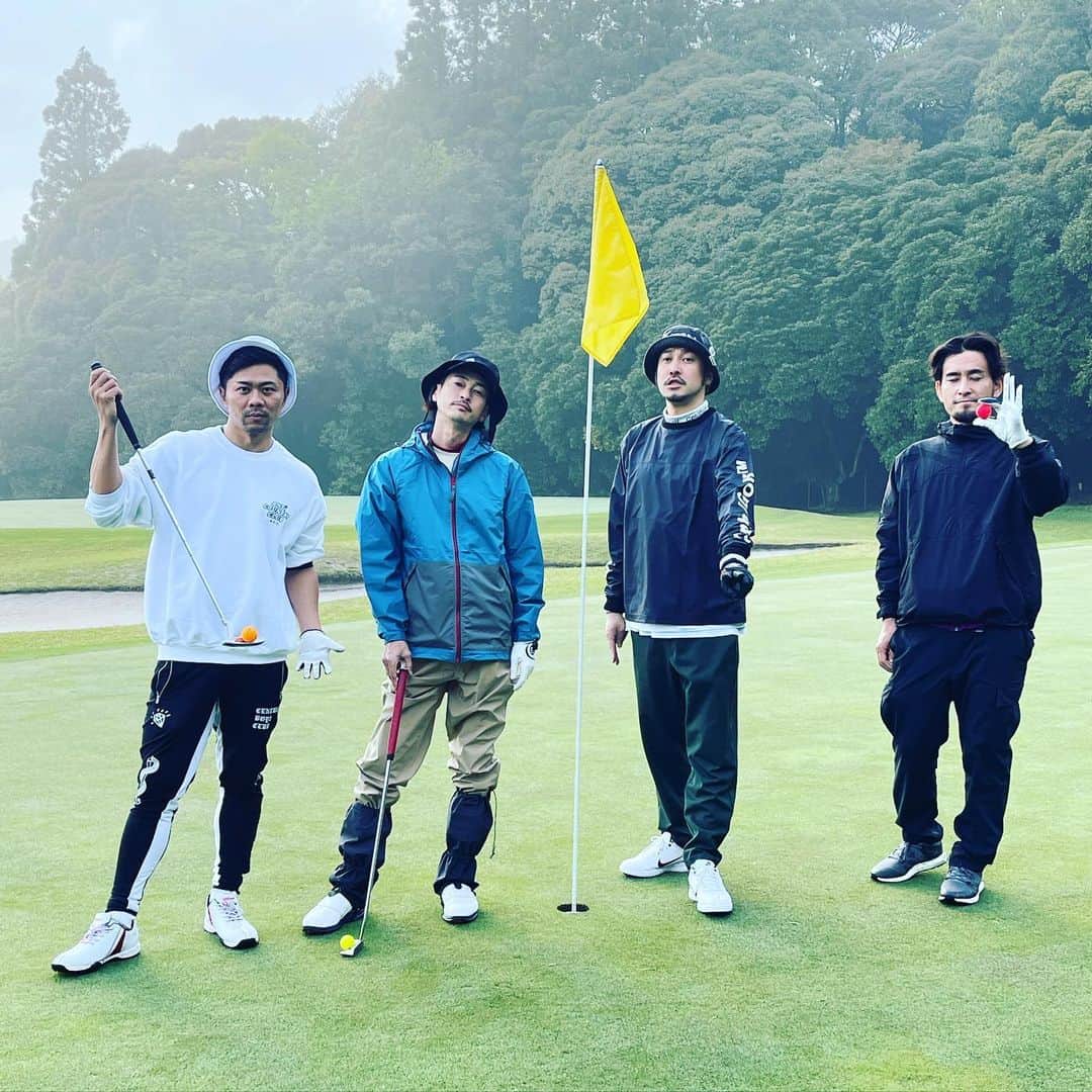 窪塚洋介のインスタグラム：「初の連日ラウンド⛳️  雨から曇り晴れへと変わる全天候パターン☔️☁️🌞 @ ベルセルバ市原 (旬に紹介してもらってから、大変良くして頂いてありがとうございます✨)  "自己ベスト更新"しか考えてないけど、 そう甘くはない🥺3位w 課題はアプローチとパターやな…Enjoy Golf🏌️‍♂️♪」