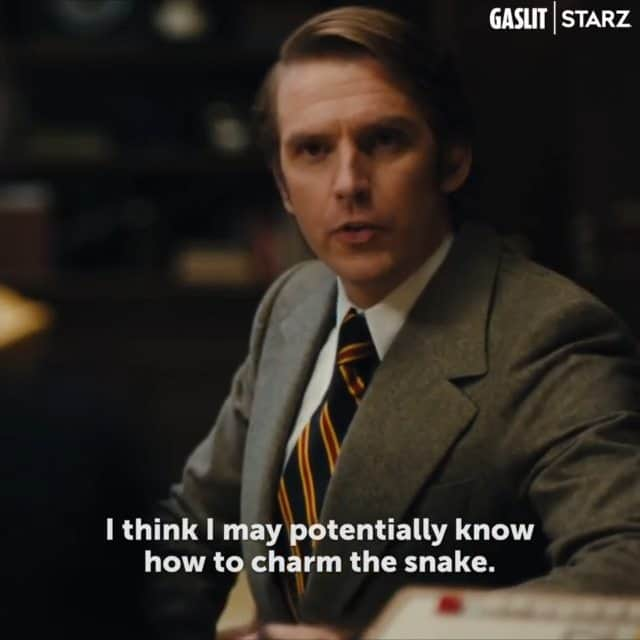 ダン・スティーヴンスのインスタグラム：「🐍 🇺🇸 GASLIT @starz Episode 1 Sunday April 24」