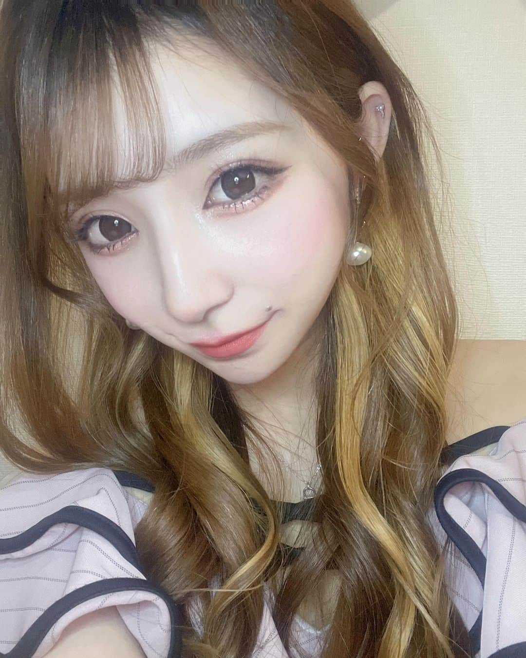 愛瀬ひびきのインスタグラム：「いつかのワシ〜😇   #佐賀 #愛敬 #キャバ嬢 #佐賀キャバ嬢 #佐賀キャバクラ #ラウンジ #クラブ #ホスト #BAR   #福岡 #中洲 #すすきの #歌舞伎町 #北新地 #ミナミ  #follow #like4like #f4f #followforfollowback #follow4followback #fff #tagsforlikes #tflers」