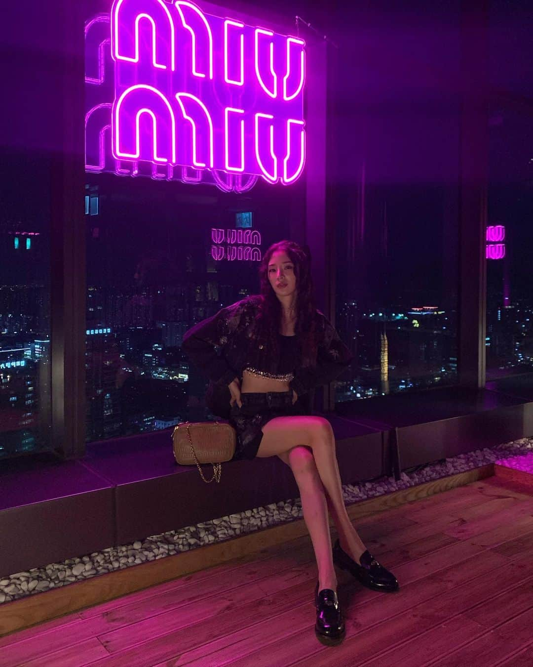 アイリーン・キムさんのインスタグラム写真 - (アイリーン・キムInstagram)「A lovely night with @miumiu back in Seoul🖤✨ #광고 #miumiuwomenstales #miumiu」4月21日 9時55分 - ireneisgood