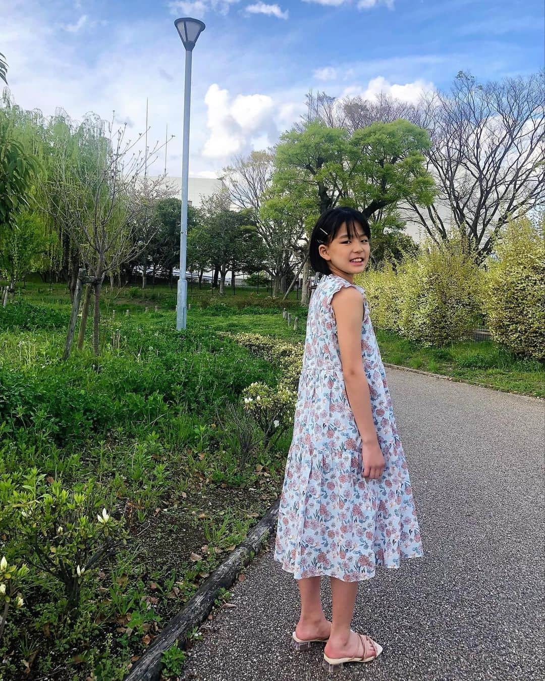 lily112988さんのインスタグラム写真 - (lily112988Instagram)「. 𝙐𝙉𝙄𝙌𝙇𝙊 × 𝙋𝘼𝙐𝙇&𝙅𝙊𝙀 . . 華やか〜🌸🌸🌸  人気の @uniqlo_kids_baby PAUL&JOE コラボ⸜🙌🏻⸝‍  猫ちゃんモチーフはもちろん可愛いけど、 花柄もおすすめだよ✌🏻 ̖́-  girls PAUL&JOE ティアードワンピース 60 LightBlue 160着用 . . . @uniqlo @uniqlo_jp @uniqlo_with  #ティアードワンピース #uniqlopaulandjoe #ユニクロポールアンドジョー #ユニクロ22春夏何買った #uniqlokids #ユニクロキッズ #ユニクロキッズコーデ #js5 #小学生女子 #小学生コーデ」4月21日 8時10分 - lily112988