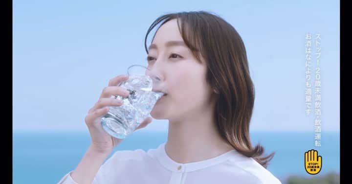 泉見祐希のインスタグラム：「サントリー  炭酸割り専用麦焼酎 「香る大隅〈麦とジャスミン〉」 『マツコ人形の なんで？』篇 『マツコ人形のささやき』篇 に出演させていただきました🤍🌿 @suntory_jp  (間違って同じ動画を投稿してしまいました、😂 "ささやき篇"はCMかサントリーさんのYouTube でお楽しみください♩)」