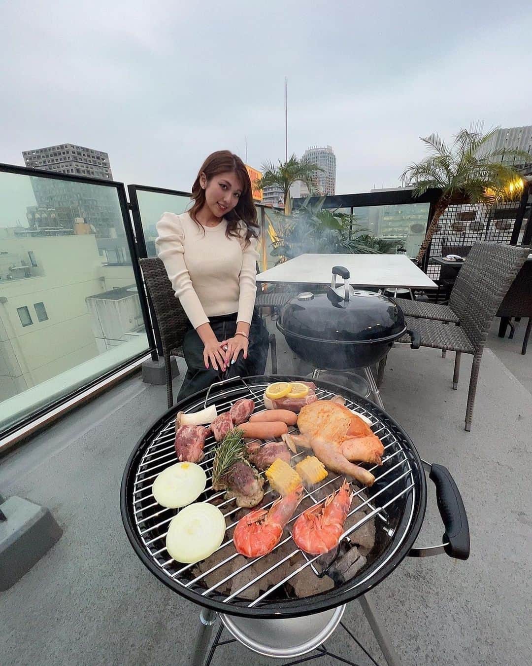 神谷麻美さんのインスタグラム写真 - (神谷麻美Instagram)「#bbq したよ😍💗✨ 全部美味しかったぁ🥰💖💫   #ルーフトップbbq 🥩素敵っ🥰💗✨   #モヒート 美味しかったぁ🍀🍍💕✨   #渋谷の真ん中の屋上でプレミアムbbq 💖💫 素敵な場所でBBQして、お肉も美味して、Happy🥰🌈💖🍀💖✨   #神南軒ルーフトップbbq 💖✨ 今日からオープン☺️💕」4月21日 10時39分 - asamice428