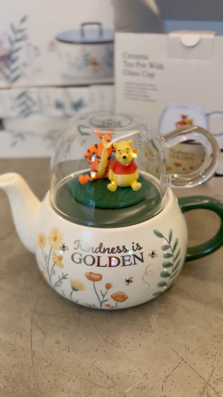 Little Miss Bento・Shirley シャリーのインスタグラム：「One of my favorite items to unbox, omg too cute. NTUC FairPrice @fairpricesg limited edition Winnie the Pooh Meadow Garden collection is so whimsical and adorable.   I want to get my hands on the other items in the collection too . With every $30 spent in a receipt gets you 1 bonus point and you can use 4 bonus points to get your hands on the collection item at a special price.」