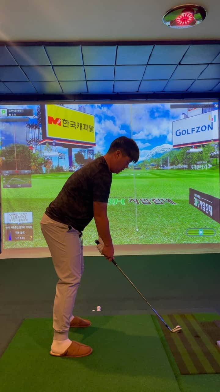 イム・ソンジェのインスタグラム：「@golfzon_official   #golfzon #집연습」