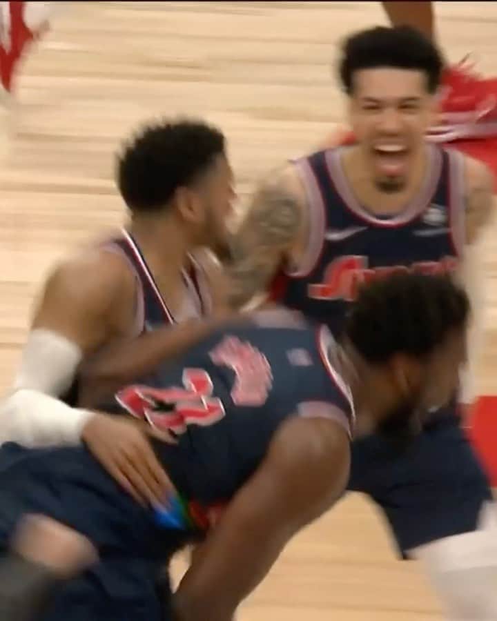 espnのインスタグラム：「This shot by Embiid for game vs. the Raptors in OT 😮」