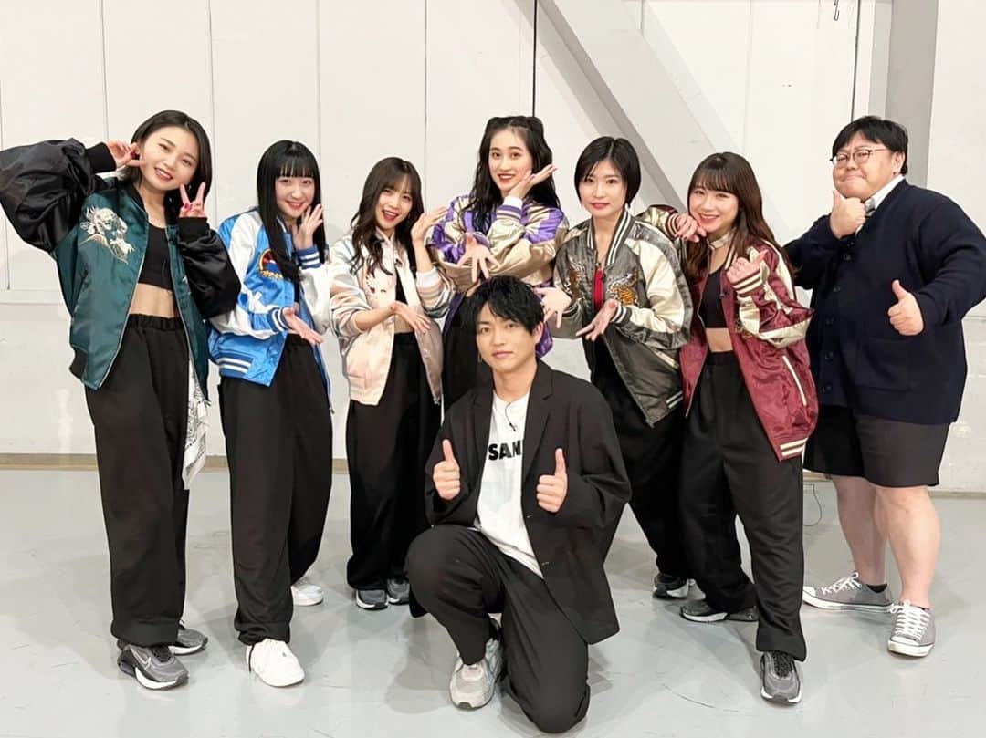 のインスタグラム：「本日放送開始📺 #ハロプロダンス学園 シーズン７　🎉 出演させて頂きました。 ダンス講師として作品の振り付けもさせて頂き、番組史上最高の作品になるようハロプロダンス学園のメンバーとダンサーの皆さんと一緒に作りあげます。  @ayumi_ishida.official  @kaede_kaga.official  @rikako_sasaki.official  @manaka_inaba.official  @mao__akiyama.official  @beyooooonds_official  @dancech_tv   ぜひ皆さん見て頂けるとありがたいです。  📺4/21（木）夜11:30～ 💻Amazon Prime Videoチャンネルは放送終了後～  #石田亜佑美  #加賀楓 #佐々木莉佳子 #稲場愛香 #秋山眞緒 #平井美葉 #関太 #タイムマシーン3号  #ハロープロジェクト  #モーニング娘  #アンジュルム #juicejuice  #つばきファクトリー #beyooooonds」