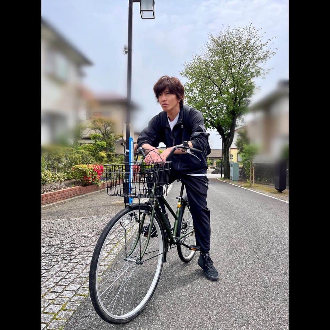 木村拓哉さんのインスタグラム写真 - (木村拓哉Instagram)「⁡ ⁡ ⁡ 「そして、今日の桐沢はこんな感じです❕ 雨が降ってくる前に、撮り切れるかどうか…。」 ⁡ PEACE‼︎ ⁡ STAYSAFE! ⁡ 拓哉 #木村拓哉#TakuyaKimura」4月21日 14時13分 - takuya.kimura_tak