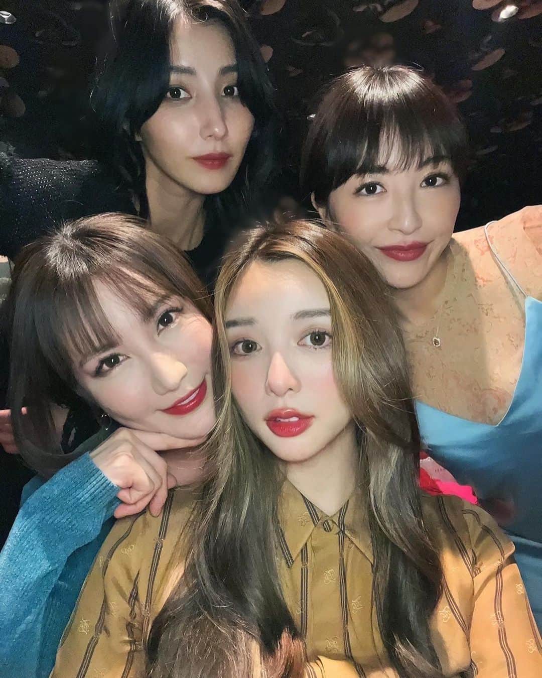 のインスタグラム：「Girls day😇❤️ We've been besty over 10years!! Aim for #SEXANDTHECITY😘  昨日は大好きな親友たちと😘 後ろの二人の変顔はスタンプ隠し🥺  #japanesegirl #japanese #girlsnight #girlsnightout」