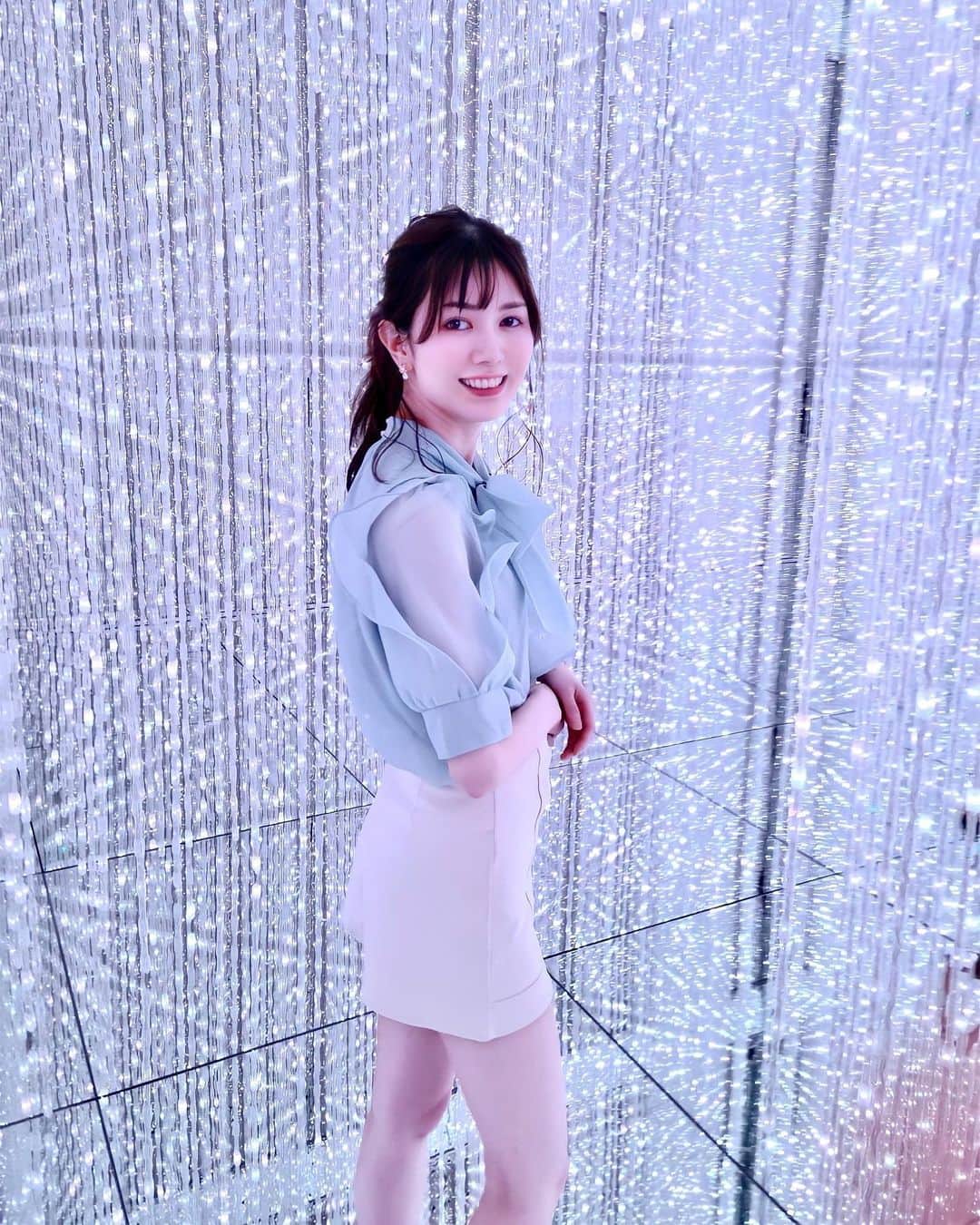 のインスタグラム：「🫣 豊洲のチームラボプラネット行ってきたよ🪩💕💕  定番の場所で📸  写真で見るこのキラキラやお花畑だけじゃなくって、 足湯っぽいとこやふっかふかのクッションのとことか 盛りだくさんで、、、、！！！  本当に五感で楽しめる最高のスポットだった🤭❤️  写真のこと忘れるぐらい没頭して楽しんだ🤣🧏🏻‍♀️ 大人になって裸足で楽しむって本当に斬新で新鮮だった👏  写真や動画では全然伝わらないのが悔しい🥲 行ったことない方是非みんな行ってみて🫣💕💕  また色々投稿するね☝🏻  .  #東京#豊洲#チームラボ#チームラボ豊洲 #チームラボボーダレス #チームラボボーダレス #teamlab #teamlabplanets #東京観光#東京旅行#関西モデル#フリーモデル#モデルになりたい#モデルさんと繋がりたい#キラキラ女子 #モデル女子#モデル募集#モデル撮影#撮影モデル#モデル募集#撮影依頼受付中 #撮影依頼募集 #modelstyle#asiangirls #asianbeauty #japanesegirl #asianmodel #modelsearch #modelfashion #modelface #modelscout #東京デート」