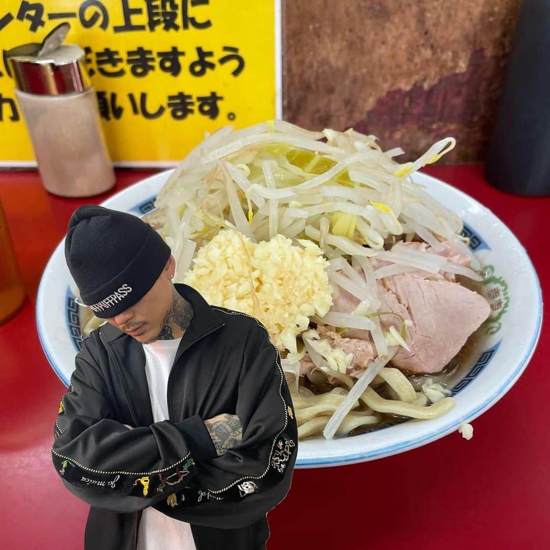 JNKMNのインスタグラム：「🧄🆚🎤🤯❓」