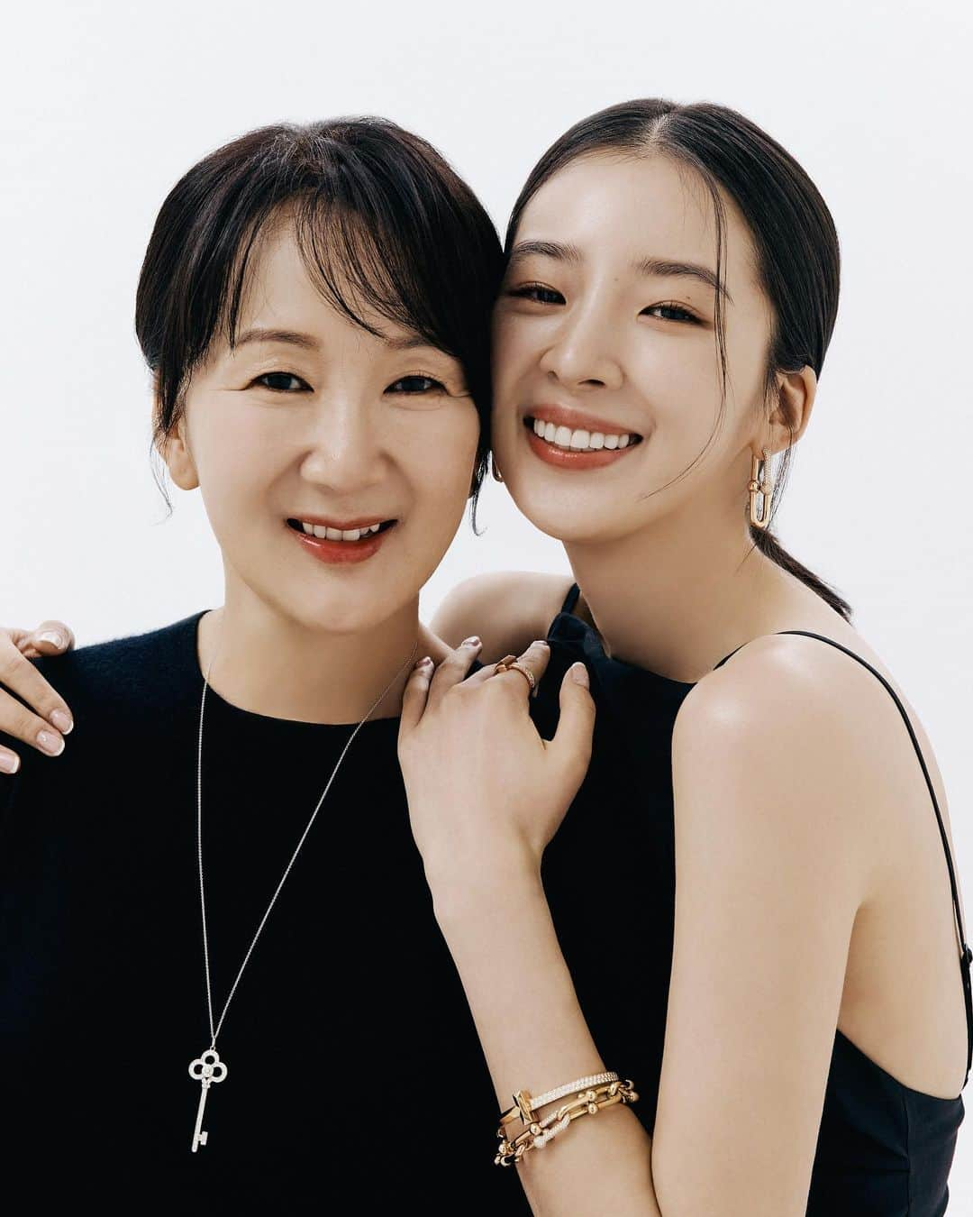 アイリーン・キムさんのインスタグラム写真 - (アイリーン・キムInstagram)「She will always be my momma and I will always be her little girl. She is the QUEEN who raised me💖 Happy Mother’s day to my best friend and all the mothers around the world 🌎 @tiffanyandco #AD #TiffanyPartner #LoveYourMothers」4月21日 20時01分 - ireneisgood