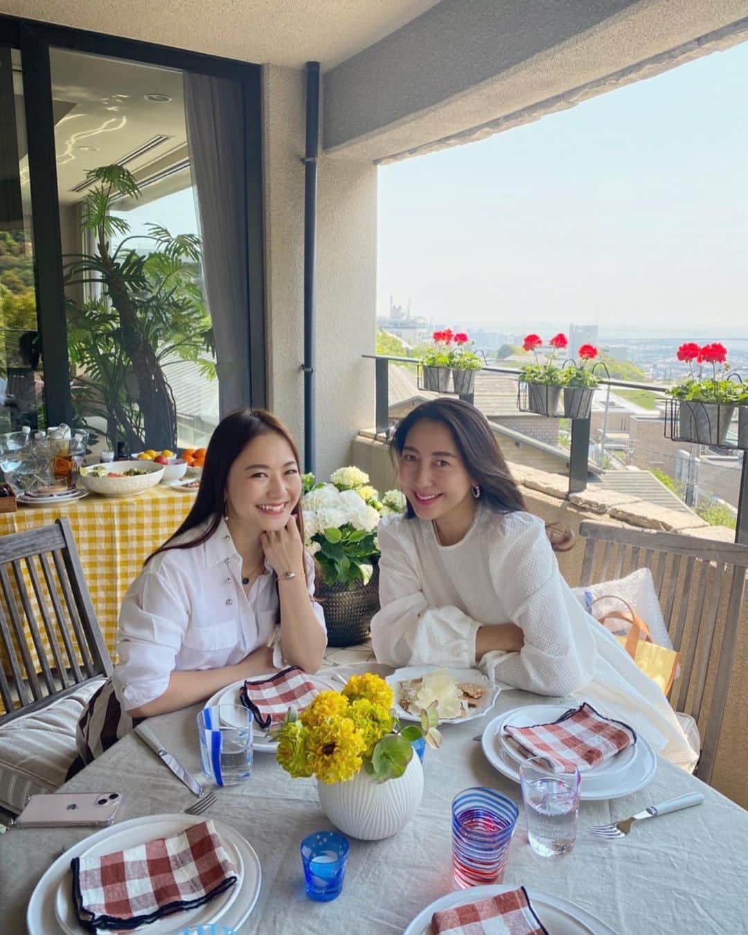 のインスタグラム：「ホッとできる 大好きな人たち🥰 #bestieoflife」