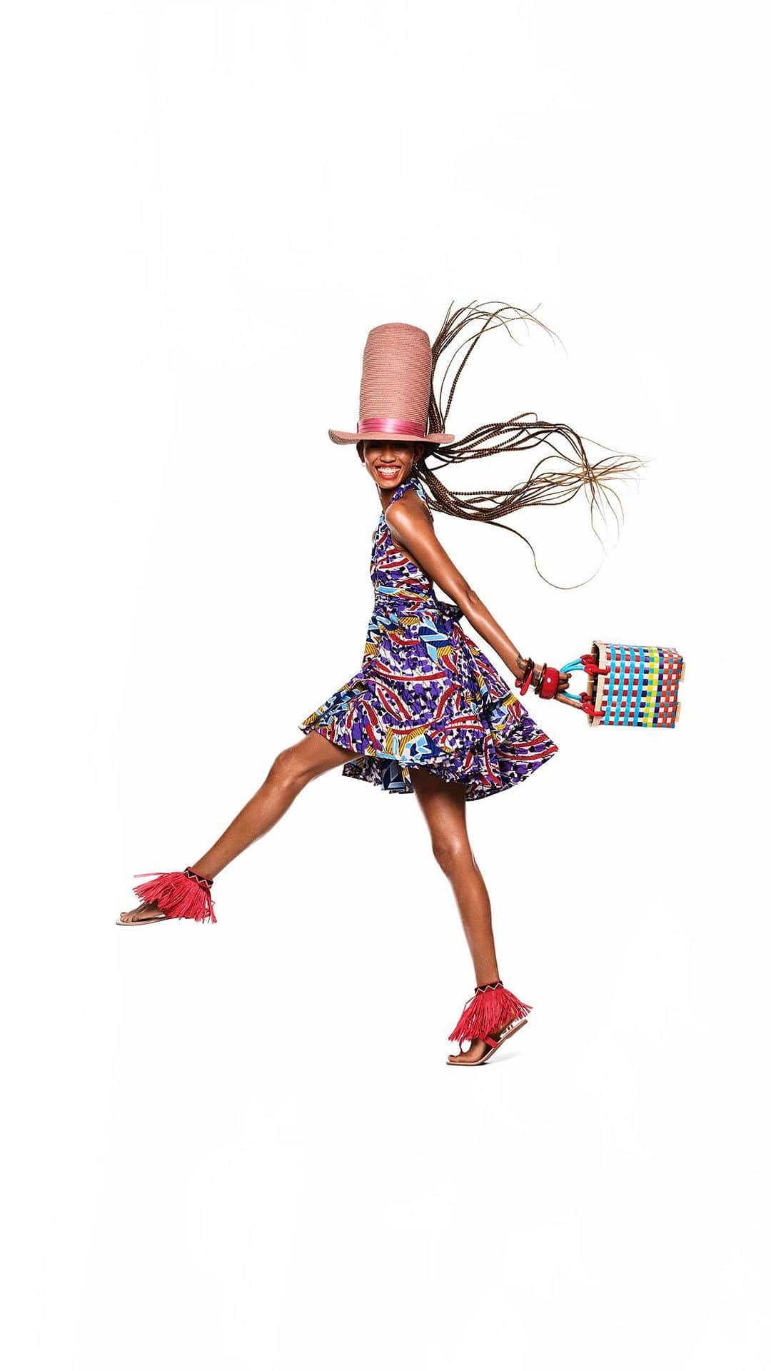 デシグアルのインスタグラム：「Always moving forward! We are thrilled to introduce our first limited edition collection with @stellajean_sj_. One of Italy’s most exciting contemporary designers, “una donna irreversibile” who never turns back. New #DesigualxStellaJean collab, out now. Talent: @adesuwa Stylist: @albamelendo」