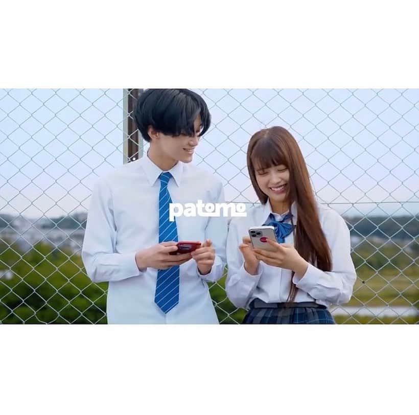 のインスタグラム：「・  パトモさんのCMに出演させて頂きました！  パトモはスマホに貼り付けて、タップするだけで連絡先が交換できるアイテムです！  相手がパトモを持ってなくても交換できて、丸くて可愛らしいデザインなっています📱  是非チェックしてみてください！  #PR#パトモ#リンクタグ @patomo_jp」