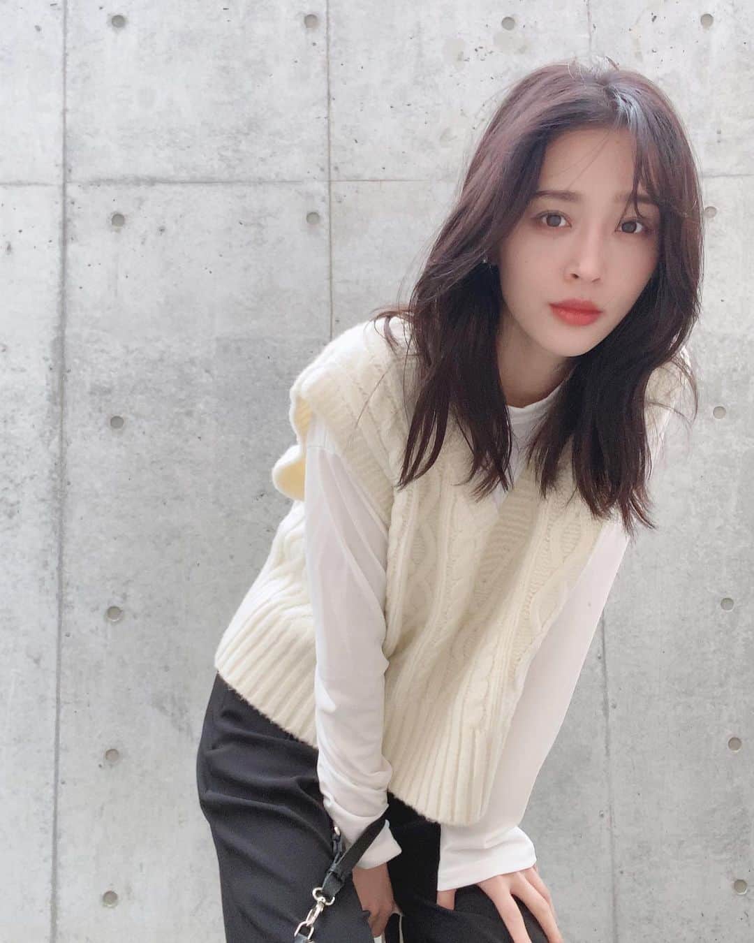 jy パンチラ 神部美咲さんのインスタグラム写真 - (神部美咲Instagram)「今週の日曜日は久しぶりに みんなのKEIBA 裏インスタライブ🐴💓  中継レースを生予想させて頂きます✨ お時間ある方、ぜひ覗きにきてください🫣 #競馬 #みんなのKEIBA #馬好王国」4月21日 21時00分 -  jimbu_misaki