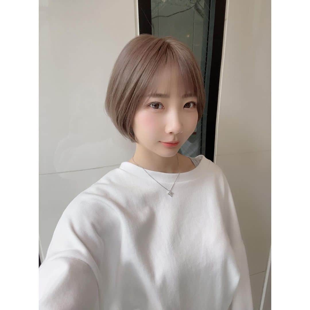 村本れいのインスタグラム：「⁡ ⁡ いつも素敵に仕上げてくれてありがとう！ ⁡ ブリーチカラーと前髪は絶対まことさん♫ カットも最強！ ⁡ ⁡ ⁡ #ショートボブ #ショートヘア #Nカラー #渋谷美容院」