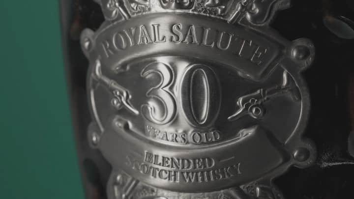 Royal Saluteのインスタグラム：「Introducing an exquisite new addition to the Royal Salute permanent collection, The 30 Year Old Key To The Kingdom. A modern expression of remarkable high-aged Scotch whisky, inspired by our unique connection to British royalty.   Click the link in bio to discover more.」