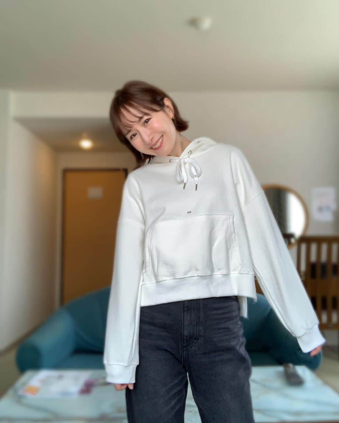 山川恵里佳さんのインスタグラム写真 - (山川恵里佳Instagram)「ロケ衣装  お洋服 @mite__official  ピアス @duecielo0809   ロケ先で出会った皆さまとスタッフさんが とにかく優しくて温かい現場でした♡  詳細はまた改めて☺︎  移動中はマスクと前髪止めるピン必須😷」4月21日 22時39分 - erika_3_official