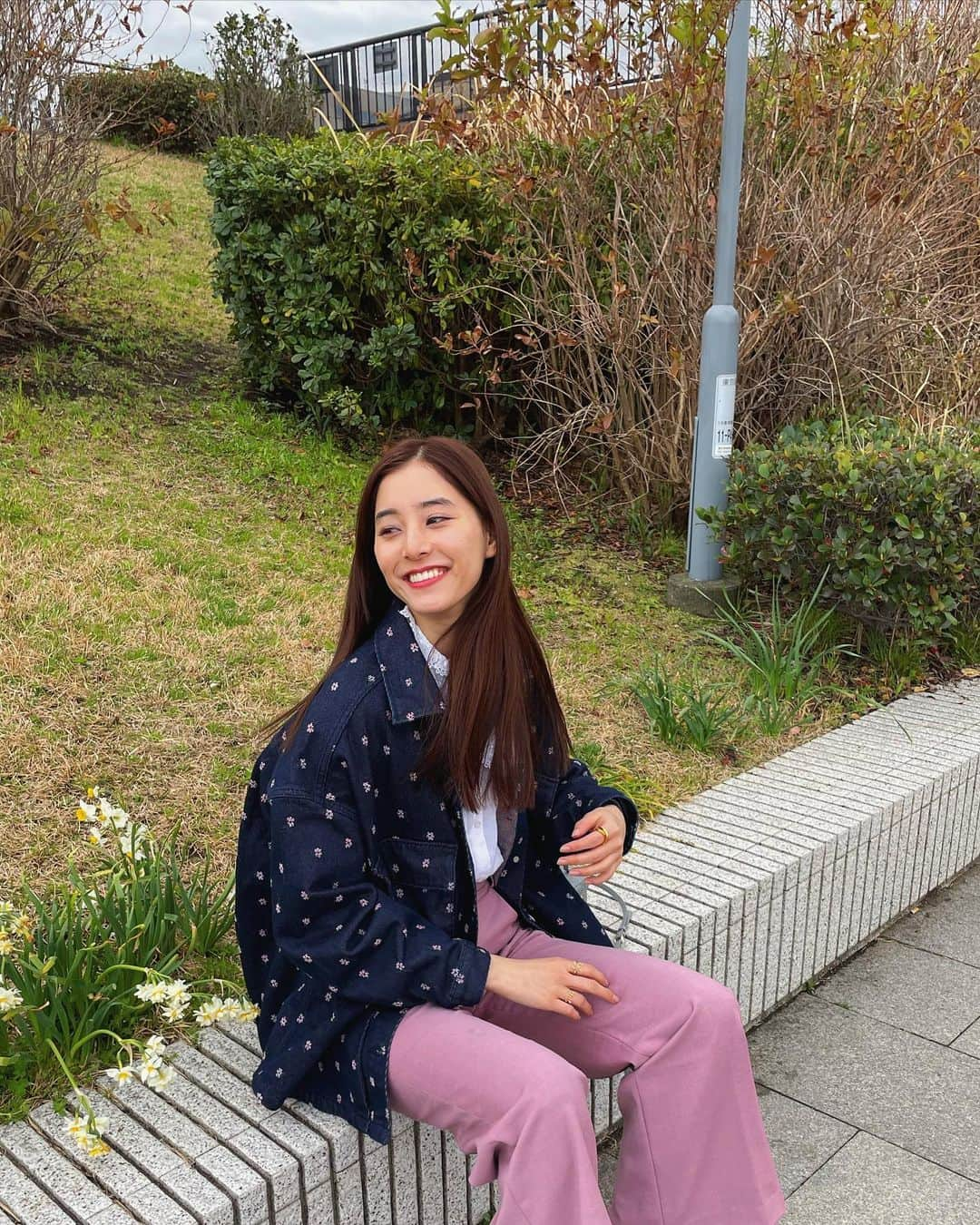 新木優子さんのインスタグラム写真 - (新木優子Instagram)「いつかの私服♡  jacket : @coel.official  shirt : vintage bottom : @clane_official  shoes : @snidel_official  bag : @dior」4月21日 22時53分 - yuuuuukko_