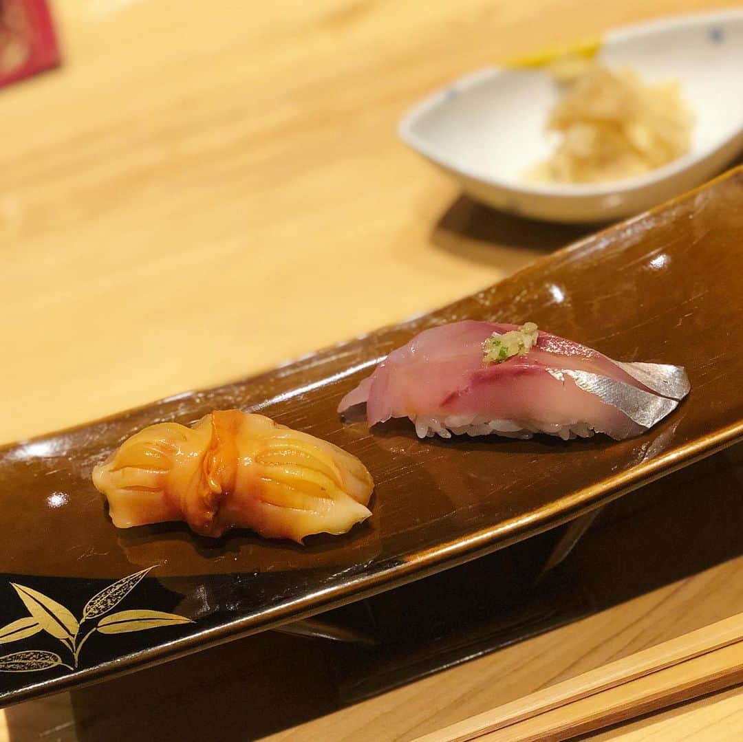 岡田育さんのインスタグラム写真 - (岡田育Instagram)「#dinnerintokyo . ディナー編。贅沢？ ああそうさ！ するのさ贅沢を！ みたいになるよな日本滞在期間中……。抜き出して集めると、ほぼ毎日ファミマの #タンスティック 食ってた同じ人間の投稿とは思えぬ。推しはやはり瀬戸内レモン……いやスティックじゃないタンだって食べてたんですよ！ ほらほら！ #tokyo #東京グルメ」4月21日 23時02分 - okadaic