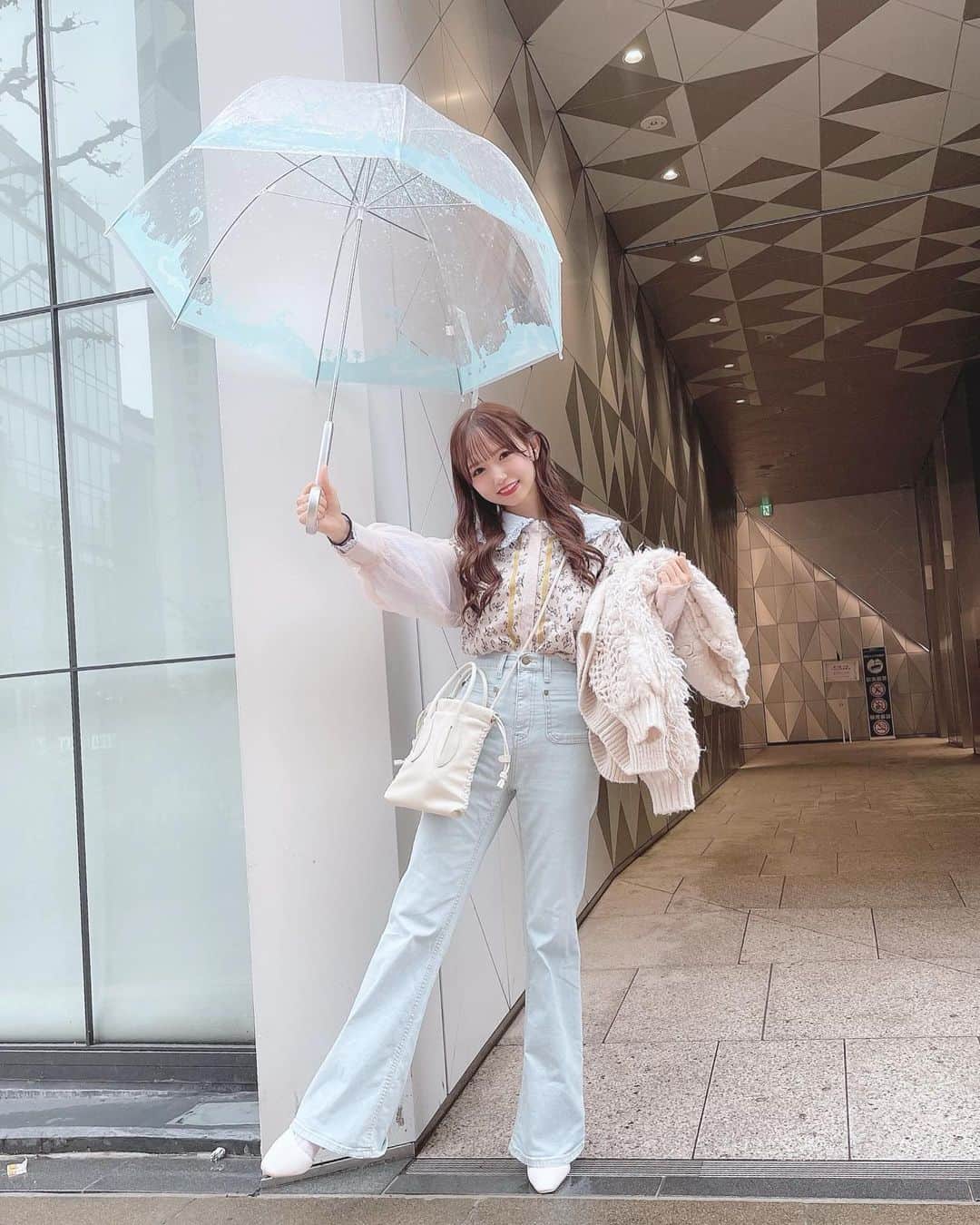 畑美紗起のインスタグラム：「デニムパンツも履くよ🫶🏻 似合ってますか？？？  雨の日〜☔️  #春コーデ  #ファッション #ファッションコーデ #髪型 #ヘアアレンジ #今日のコーデ #ラストアイドル #畑美紗起 #春 #デニム #デニムパンツ#fashion #fashiongram #fashionista #ootd  #ootdfashion  #instafashion #dailylook #hairstyle #outfit #hair #japanesegirl #japanese #みちゃしふく #pants」