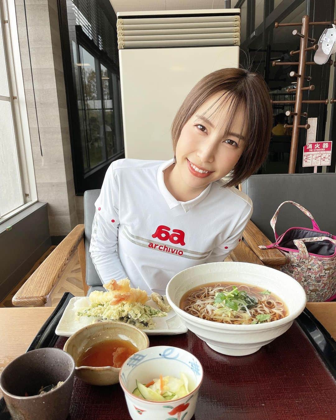 米澤有のインスタグラム：「お蕎麦食べてご機嫌な日でした😘 午後も頑張りましょうー‼︎😊  #お蕎麦 #お昼ごはん #そばログ #そばすきな人と繋がりたい #蕎麦 #そば #ソバ #てんぷらそば #lunch #lunchtime #soba #golfstagram #golflunch #浅見ゴルフ倶楽部」