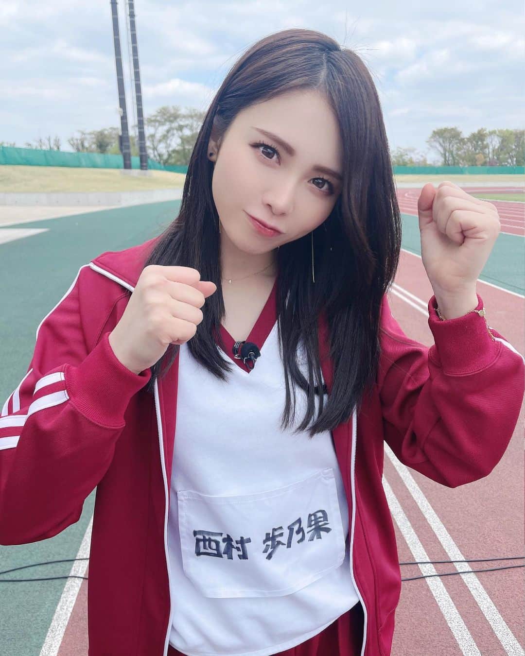 西村歩乃果のインスタグラム：「5/3 ロンハースポーツテストに出演します！ぜひご覧ください＼(^o^)／  大事な収録の前に @unelimit_official  エステしてお肌うるうるのピカピカにしてもらったんだあ！  @unelimit_ayami  あやいつもありがとう😊  #ロンハー　#スポーツテスト　 #エステ　#ジェットピール　#pr  5.6枚目はすっぴんです🙇‍♂️」