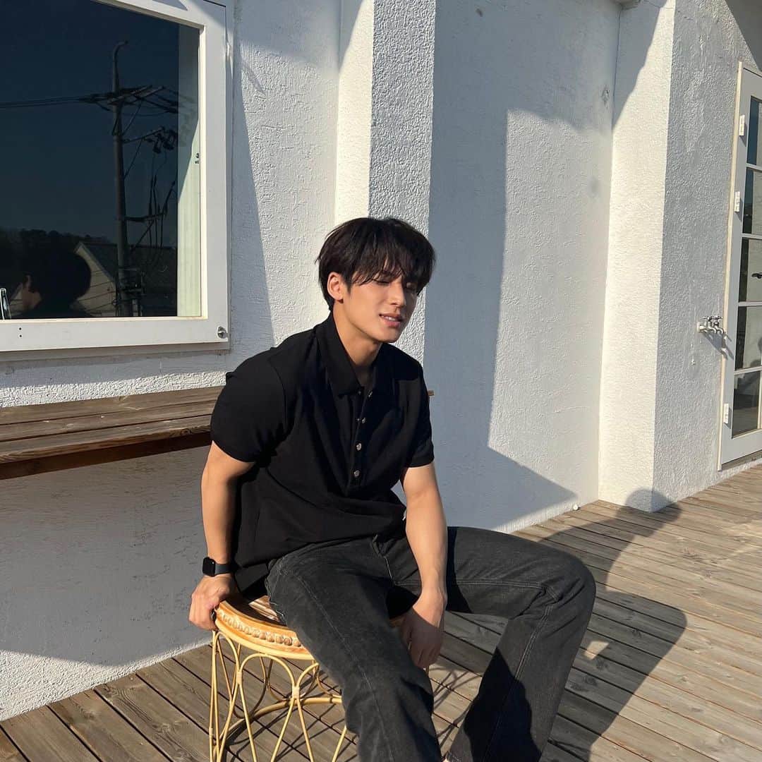 ミンギュのインスタグラム：「🖤..」