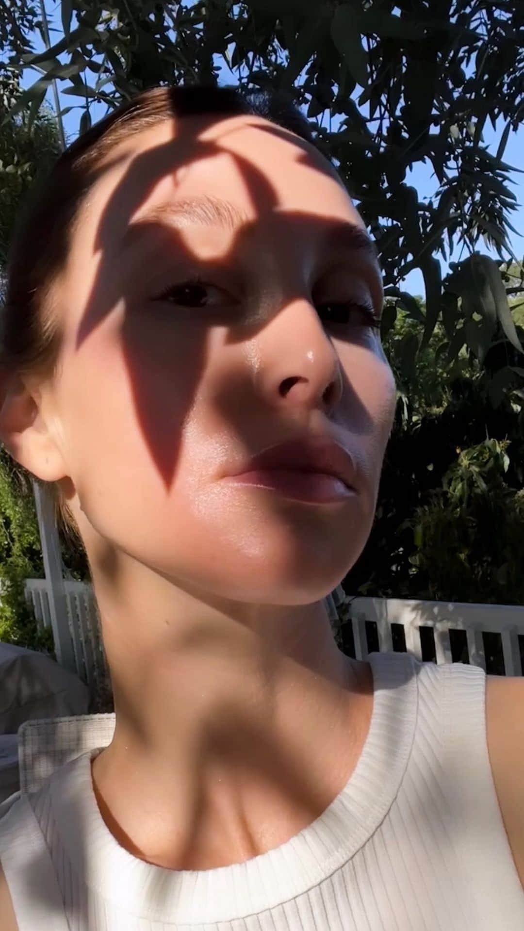 ホイットニー・ポートのインスタグラム：「I am not trying to look younger, I am just trying to keep my skin as healthy and buoyant as possible. I am proud to be 37 and honestly ready to continue to age and see what experiences come my way! Looking rested and healthy though, is hard when you're not always rested or being healthy. For me, crepey skin is really starting to invade my thin skin. I have been working with ZO for a while now and LOVE their products. You all know. I've been so excited to share this new @zoskinhealth product with you. The Illuminating AOX Serum is something I've been using and feel so much more confident in my aging. This serum is a concentrated antioxidant serum that protects against premature aging signs while perfecting the complexion with a subtly luminous, soft-focus finish. The first time I wore it, I fell in love. It actually SHIMMERS. Over time, skin loses its ability to withstand environmental aggressors to repair accumulated damage. Recent research indicates that chronic inflammation is one of the reasons for accelerated aging. I had no idea! The Illuminating AOX Serum's ingredients shield skin from harmful infrared rays, prevent the appearance of aging, and hydrate, reducing redness and reviving complexion! It's a must in your routine. #IlluminatingAOXSerum #ZOPartner」