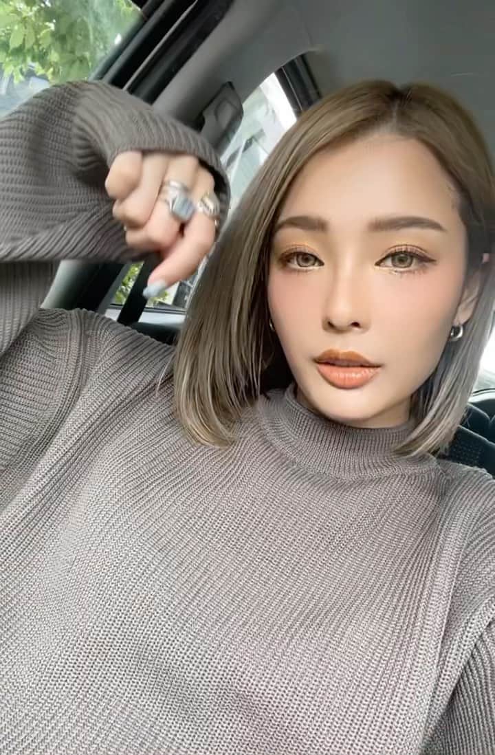 のインスタグラム：「〇〇しなきゃで行動するのではなく 〇〇したいで行動する🧚🏻‍♂️🎶  自分の心の声の 手を引っ張ってあげられるのは自分自身🤝🤍  『ワクワク、心弾む、楽しそう！』などのポジティブな反応もそうだけど、 『気持ちが乗らない、嫌だな、モヤモヤ』などのネガティブな反応も、 心の声の手の差し伸べ🫳✨  その心の声の手の差し伸べを無視して、 引っ張ってあげなければ、どうなるか😌  逆に引っ張ってあげて、 心の声のままに発言、行動したら、どうなるか😌  心の声の手の差し伸べを、 素直に引っ張ってあげて生きていると、自分が 心地良い人達 心地良いお仕事 心地良い環境 に、自然になっていって、 毎日が心地良く幸せになるよ🕊🌿  自分が、どういう感情になりたいのか。  毎日幸せHAPPYにもできるし、 毎日我慢悲しい苦しいにもできる😌  選択、行動のみで、人生は変えられるから 楽しいよねえ✨」