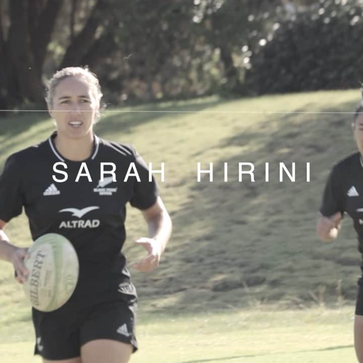 サラ・ゴスのインスタグラム：「Getting hyped now that we are only a couple of days off travel.   Have missed it. Finally back to the @worldrugby7s series 🔥  #sevens #worldrugby7sseries #backtotravelling   🎥 @taki_prod」