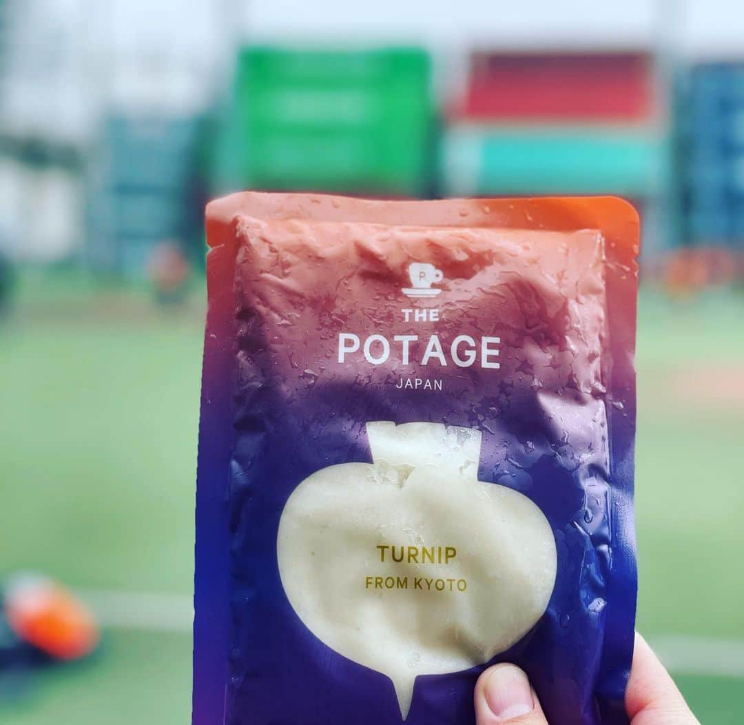 近藤慎吾さんのインスタグラム写真 - (近藤慎吾Instagram)「グラウンドとポタージュ  と仲間達  @the_potage @franckmullerfutureform  @cuore_kato  #フォトコンテスト #美を彩り時を楽しむ #thepotage  #thepotageフォトコンテスト #お皿が欲しい #あさかつ  #朝活  #朝サッカー  #朝スープ #サッカー ＃天王洲アイル #containercityfc」4月22日 9時20分 - kondoshingo0223