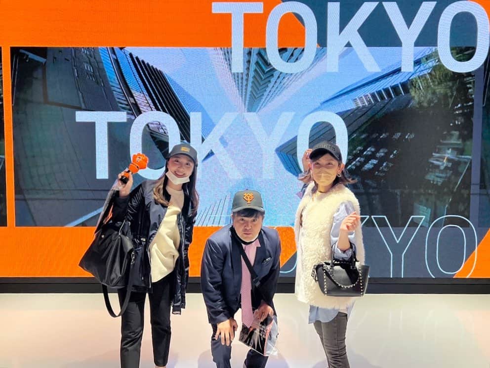 小山愛理さんのインスタグラム写真 - (小山愛理Instagram)「⁡ このあいだ東京ドームに巨人×広島戦を観に行ってきました！ みんなでニューエラのキャップを被って応援です🧢✨ ⁡ 野球は最近はテレビばかりで、年に1.2回ほどしか行けていませんが、やっぱりスポーツ観戦は最高！！ この日もめちゃくちゃ楽しかったなぁ⚾️❤️ ⁡ ⁡ ⁡ #ホリプロ#野球観戦#読売ジャイアンツ#広島カープ#巨人#広島#newera#neweracap」4月22日 11時42分 - koyama_airi