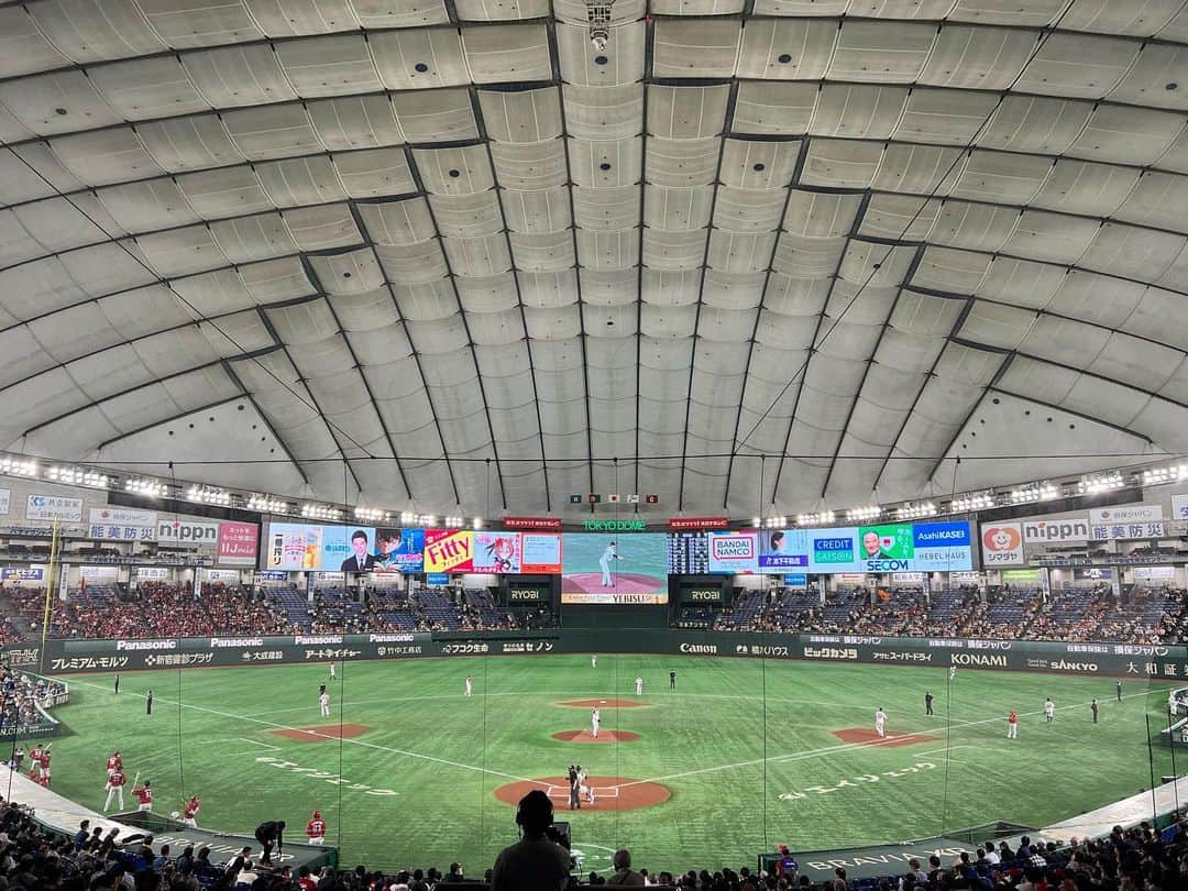 小山愛理さんのインスタグラム写真 - (小山愛理Instagram)「⁡ このあいだ東京ドームに巨人×広島戦を観に行ってきました！ みんなでニューエラのキャップを被って応援です🧢✨ ⁡ 野球は最近はテレビばかりで、年に1.2回ほどしか行けていませんが、やっぱりスポーツ観戦は最高！！ この日もめちゃくちゃ楽しかったなぁ⚾️❤️ ⁡ ⁡ ⁡ #ホリプロ#野球観戦#読売ジャイアンツ#広島カープ#巨人#広島#newera#neweracap」4月22日 11時42分 - koyama_airi