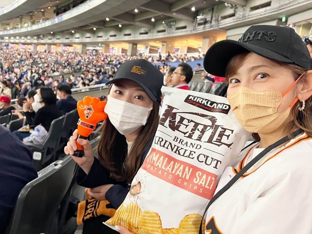 小山愛理さんのインスタグラム写真 - (小山愛理Instagram)「⁡ このあいだ東京ドームに巨人×広島戦を観に行ってきました！ みんなでニューエラのキャップを被って応援です🧢✨ ⁡ 野球は最近はテレビばかりで、年に1.2回ほどしか行けていませんが、やっぱりスポーツ観戦は最高！！ この日もめちゃくちゃ楽しかったなぁ⚾️❤️ ⁡ ⁡ ⁡ #ホリプロ#野球観戦#読売ジャイアンツ#広島カープ#巨人#広島#newera#neweracap」4月22日 11時42分 - koyama_airi